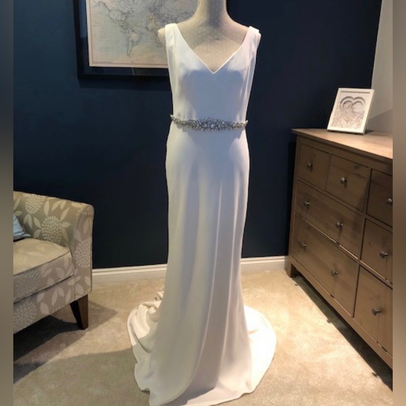 Stunning Bridal Gown - Picture 3 of 10